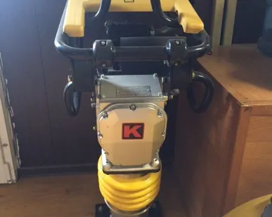 фото Вибротрамбовка KOMAN SG80H