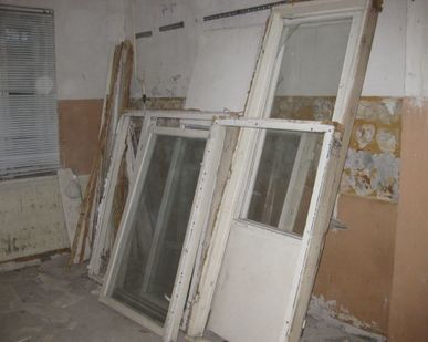 фото Вывоз старых дверей на свалку