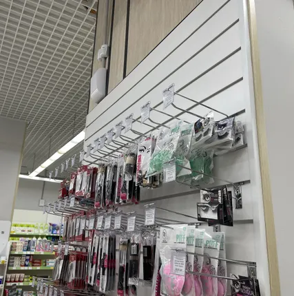 Фото №0 Крючок с ценникодержателем на экономпанель 200мм, d.5мм, хром