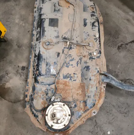 Фото №0 Ремонт бензобаков на все виды автомобилей в Московском и Красносельском районах