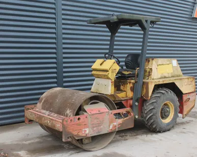 фото Аренда грунтового катка 5 тонн Dynapac CA121