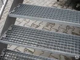 фото Ступени из прессованного решетчатого настила