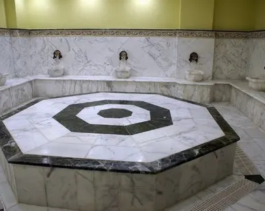 фото Хамам из бежевого мрамора