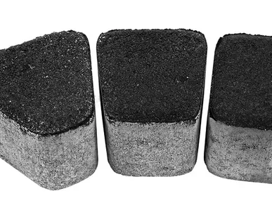 фото Тротуарная плитка Берит Комплект Готика Черная 121х115х80, 103х115х80, 86х115х80 на сером цементе