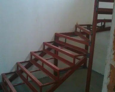 фото Производство металлических лестниц