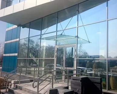 фото Стеклянные козырьки.