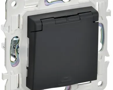 фото SKANDY Розетка 1-местная с заземлением с защитными шторками и крышкой 16А IP44 SK-R11G графит IEK