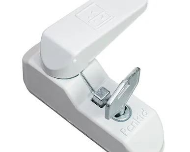 фото Детский замок на окна "PenKid", белый