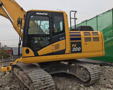 фото Komatsu Аренда гусеничного экскаватора Komatsu PC-200 Гидромолот есть.