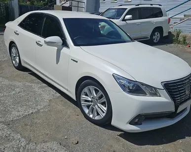 фото Toyota Crown Hybrid