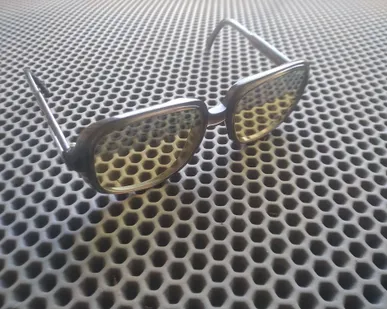 фото Очки от солнца в пластиковой оправе.