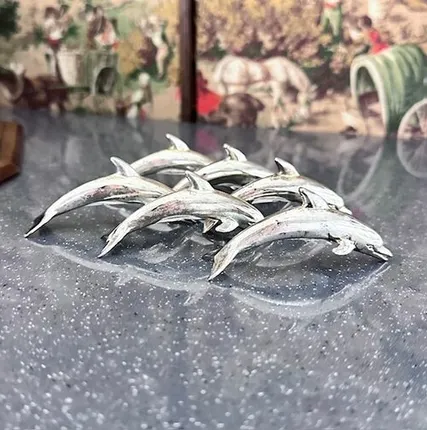 Фото №0 Подставка сервировочная для карточки Дельфин 8 см серебрение