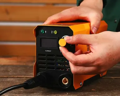 фото Сварочный аппарат инверторный 250А DEKO DKWM250A Mini 080-3000