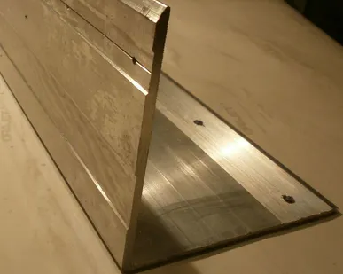 фото Уголок алюминиевый 15 - 200 мм по ГОСТу 8617-81, АД31, АД, АМг5, АМг6