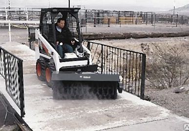 фото Минипогрузчик Bobcat S70.