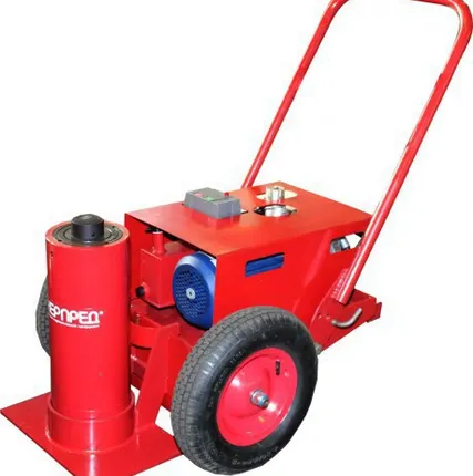 Фото №0 Грузовой подкатной домкрат