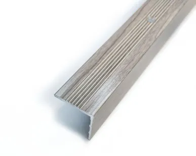 фото Угол 25х25х900мм Дуб Сицилия алюминиевый Русский профиль