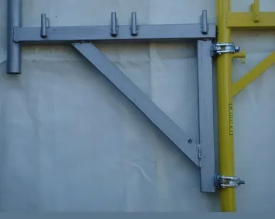 фото Выносная консоль для лесов