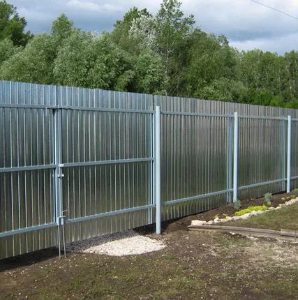 Фото №0 Изготовление забора из профнастила