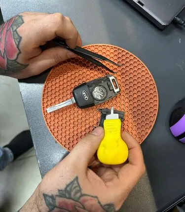 Фото №0 Замена батареек в автомобильных ключах