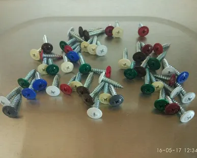 фото Саморезы с прессшайбой острые окрашенные