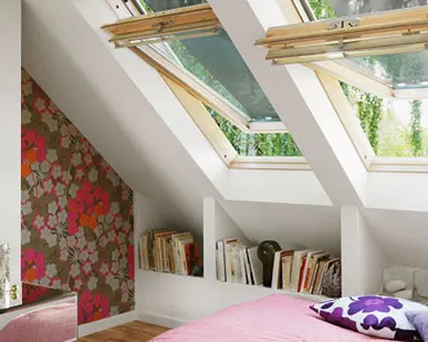 фото Мансардное окно Velux с верхним открыванием