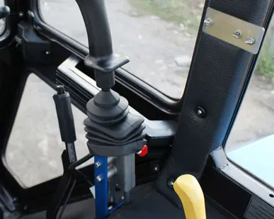 фото Доукомплектация джойстикового управления фронтального погрузчика Универсал