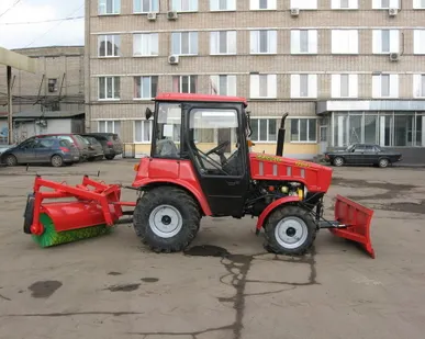 фото Ком­му­наль­ный трак­тор КМ-320БГ