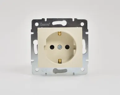 фото Механизм розетки 1-м СП KARINA защ. шторки с заземл. термопласт крем LEZARD 707-0388-124B