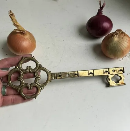 Фото №0 Ключница настенная 24 см латунь