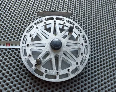 фото Катушка рыболовная Невская. СССР