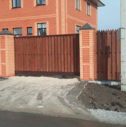 Фото №0 Уличные откатные (сдвижные) ворота из дерева
(профлист, кованые)