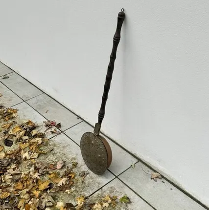 Фото №0 Грелка старинная 98 см медь латунь дерево