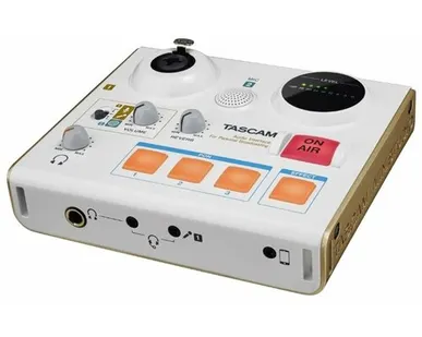 фото Внешняя звуковая карта Tascam