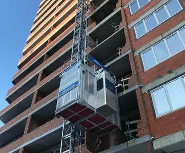 фото Строительный подъемник DAHAN SC200 однокабинный, на высоту 60 м