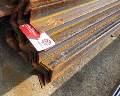 фото уголок металлический 45х45