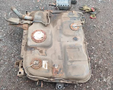 фото Ремонт топливных баков с подрамником Kia carens в Санкт-Петербурге