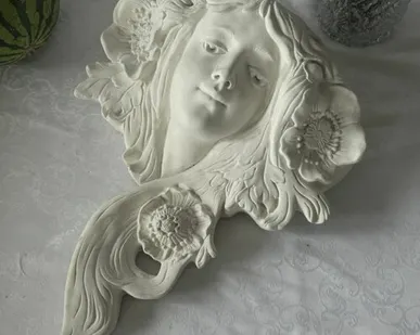 фото Скульптура на стену античная Петра Тоскана алебастр