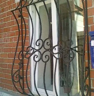 фото Решетка оконная кованная, м2