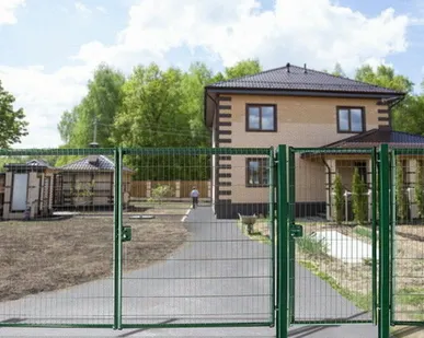 фото Ворота распашные из 3D сетки Medium с замком