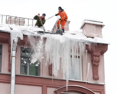 фото Очистка кровли от снега