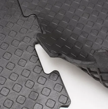 Фото №3 Модульная резиновая плитка для пола в гараже Резиплит-10