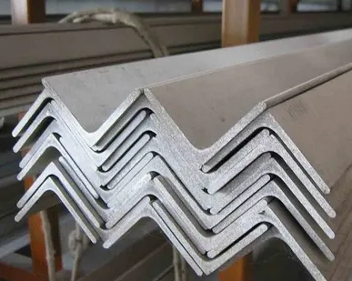 фото Уголок стальной равнополочный 180х180х16 мм 09Г2C ГОСТ 8509-93