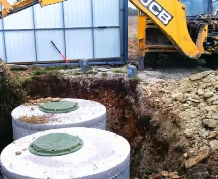 Фото №0 Выкопаем яму под шамбо с помощью Экскаватора-погрузчика JCB