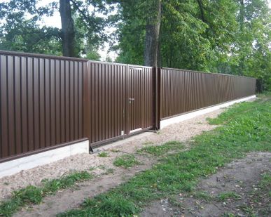 фото Заборы из профнастила