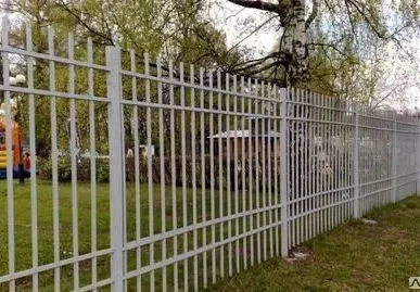 фото Забор для дома металлический