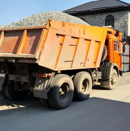 Фото №0 Щебень с доставкой в Натухаевскую. Доставка щебня