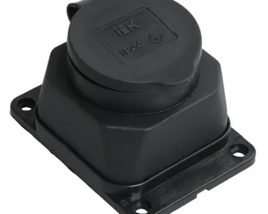 фото Розетка 1-м Омега РБ13-1-0м IP44 с защ. крышкой настен. с заземл.каучук черн. ИЭК PKR11-016-2-K02