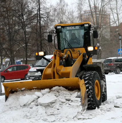Фото №0 Вывозим снег Камаз 20тн, МТЗ 82