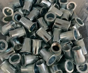 фото Заклепки гаечные